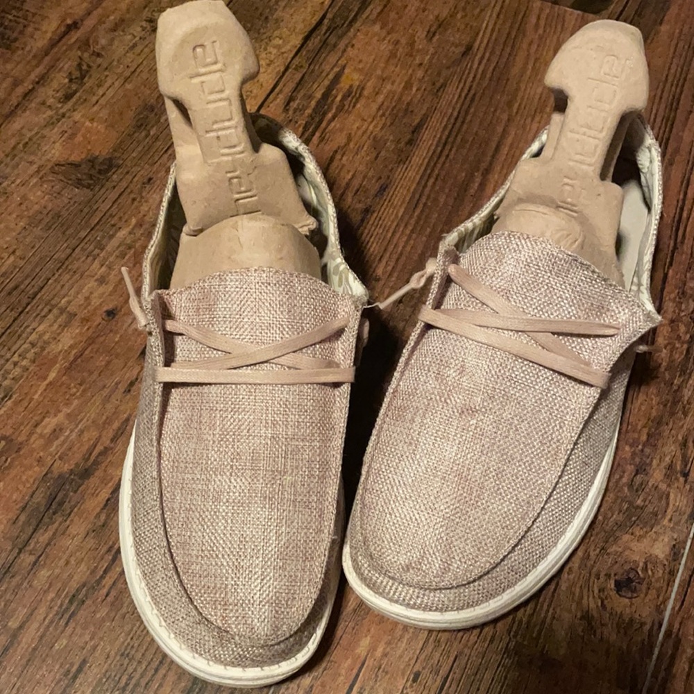 Hey Dude women’s size 10